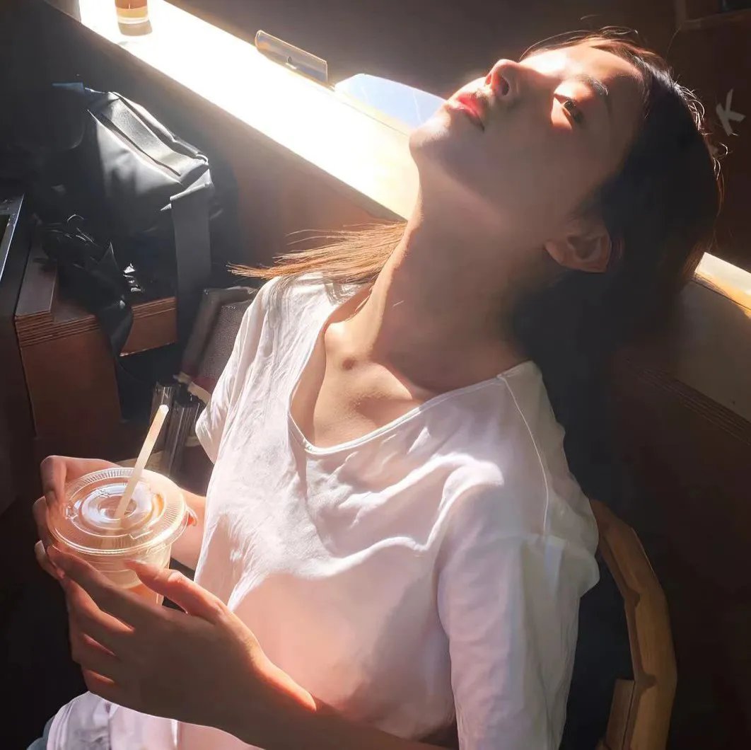 黑色嘉年华海报